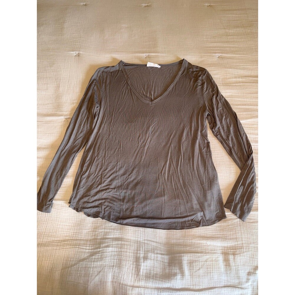Long sleeve v-neck boutique blouse Medium